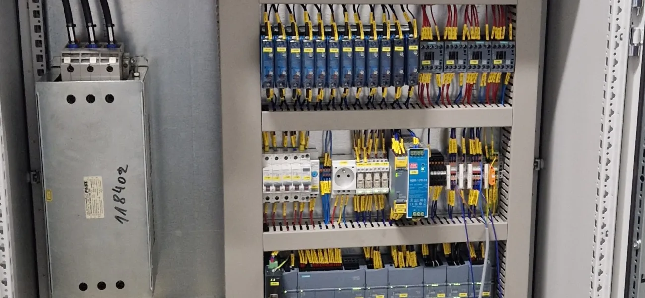 Extruder control station